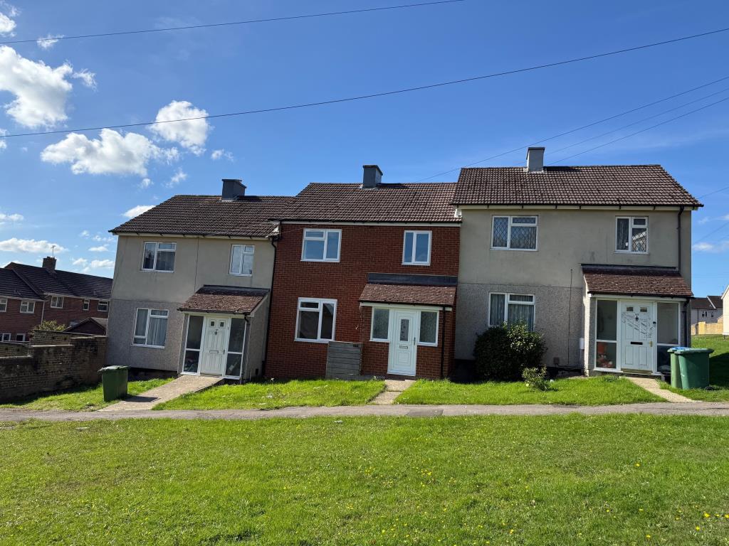 Lot: 158 - HOUSE FOR INVESTMENT - Terraced house